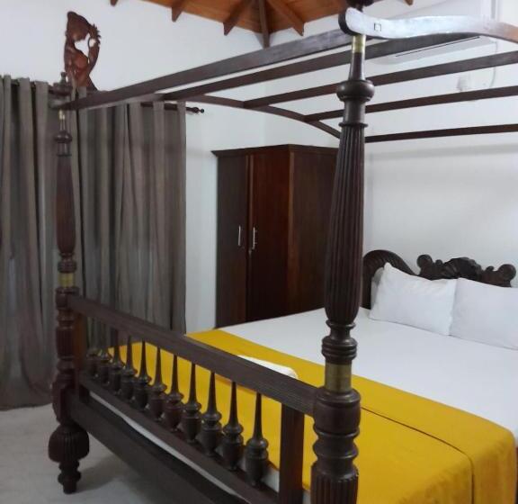 Номер Стандарт с Балконом, Rosanuka Beach Villa