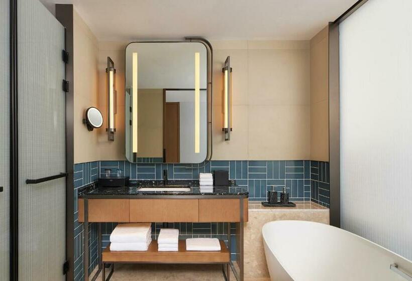 Люкс Deluxe Кровать Кинг, Four Points By Sheraton Nanchang, Xihu