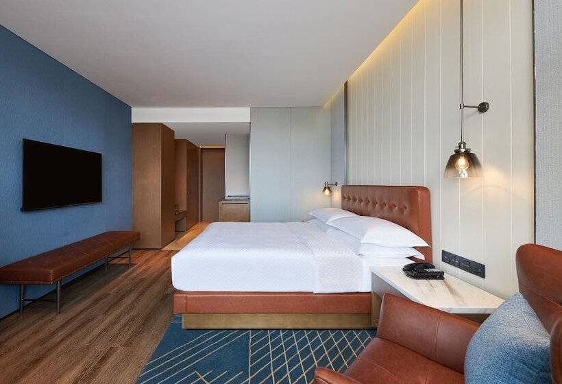 Номер Deluxe Вид на Озеро, Four Points By Sheraton Nanchang, Xihu