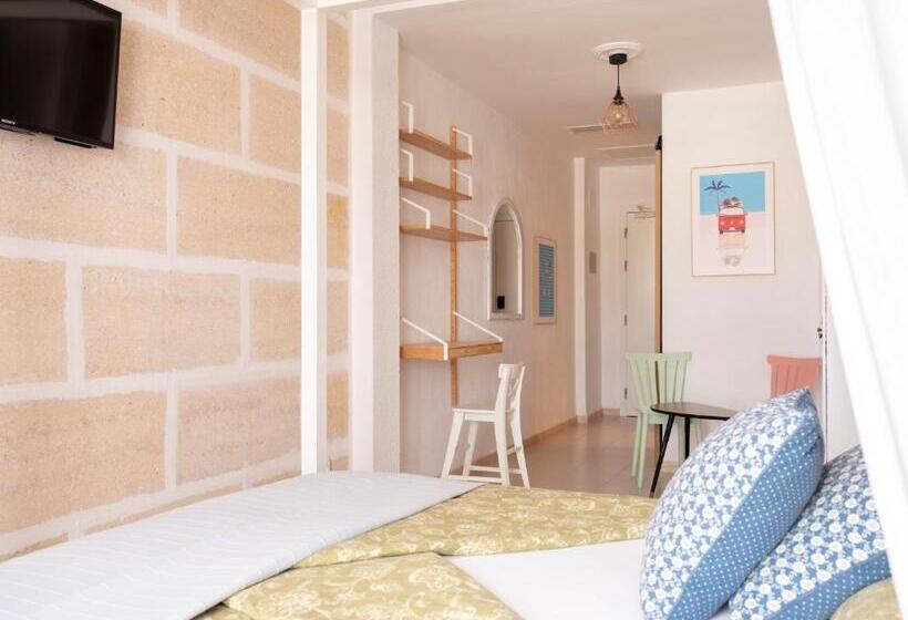 חדר סטנדרט נוף לים עם מרפסת, Bella Colina I Vintage Hotel 1953