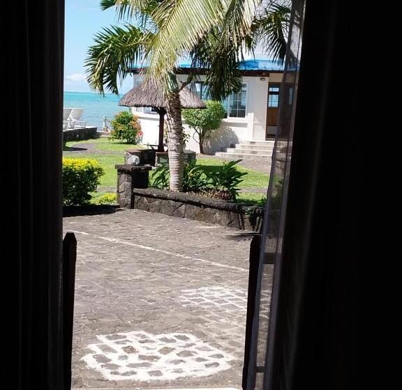اتاق استاندارد سه تخته با چشم‌انداز باغ, Chillpill Guest House
