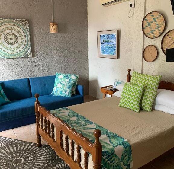 اتاق استاندارد سه تخته با چشم‌انداز باغ, Chillpill Guest House