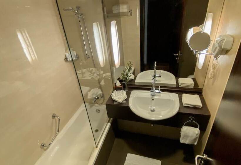 اتاق لوکس با چشم‌انداز استخر, Oryx Hotel Aqaba