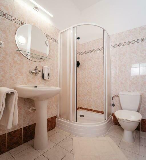 غرفة قياسية ثلاثية, Resort Lesák
