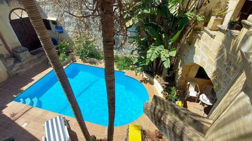 اتاق استاندارد با چشم‌انداز استخر, Haven Farmhouse B&b