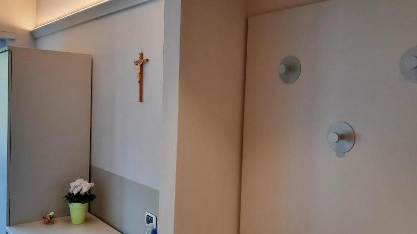 Pokój Trzyosobowy Klasyczny, Casa Diocesana Di Altavilla