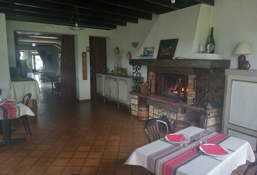 Номер Стандарт, Relais De La Mothe