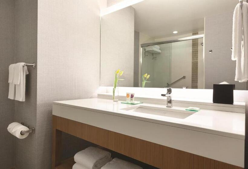 Standard Room Superior Floor, Hyatt Place At Anaheim Resort/convention Center