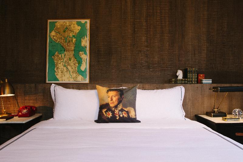 חדר דחוקס עם מיטת קינג, Kimpton Palladian Hotel, An Ihg
