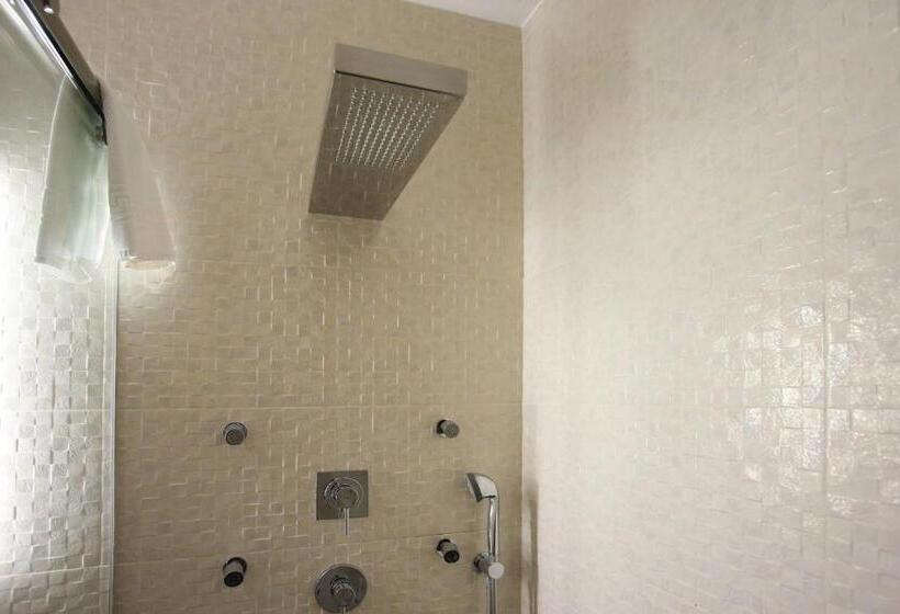 Suíte com Hidromassagem, Mas La Casassa