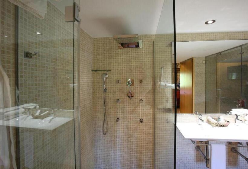 Suíte com Piscina, Mas La Casassa