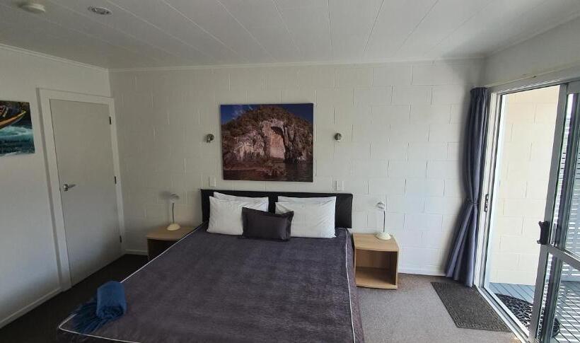 Standard Studio, Accent On Taupo Motor Lodge