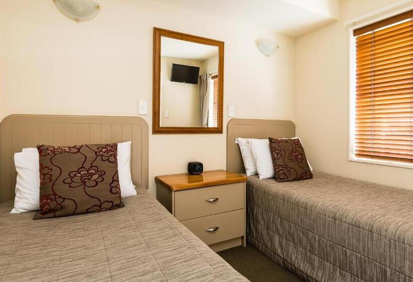 Family Suite, Pebble Beach Motor Inn
