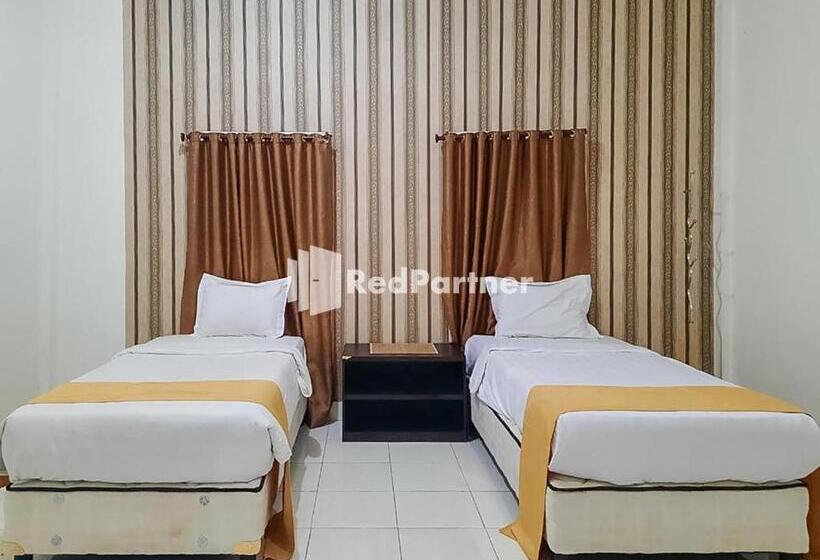 Номер Deluxe, Puri Yasmin Potowanua Lasusua Mitra Reddoorz