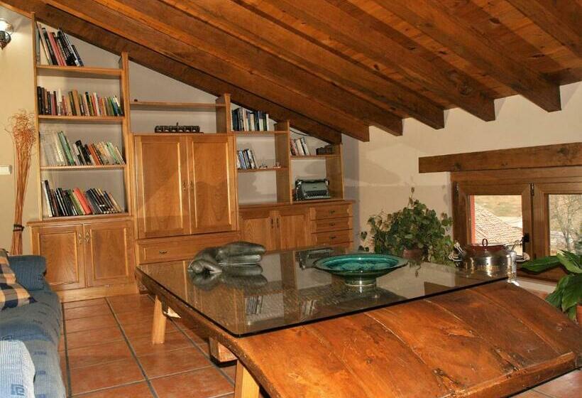 Номер Стандарт Вид на Горы, Albergue La Torre