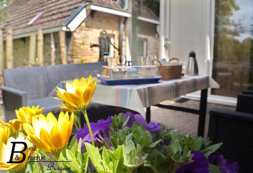 Standard room with outdoor bath, Bed & Brochje Burgum