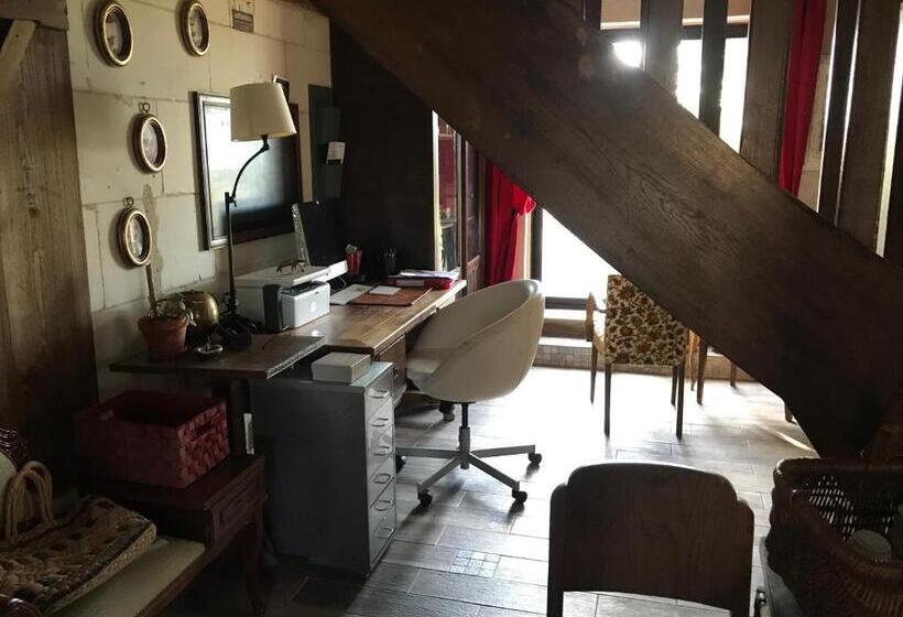Четырехместный Номер Стандарт Вид на Сад, Chambre D Hôtes Chez Gustave & Compagnie