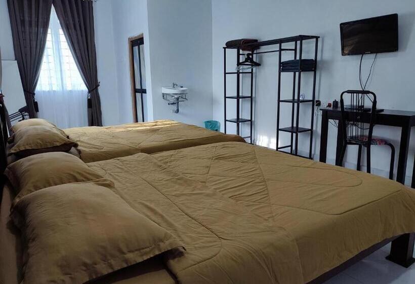 Четырехместный Номер Стандарт, Kayangan Inn
