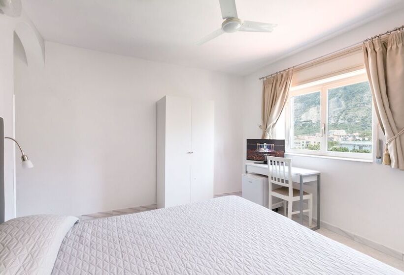 Номер Стандарт, Sisters Hostel