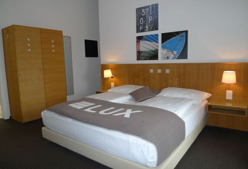 Номер Стандарт с Балконом, Businesshotel Lux