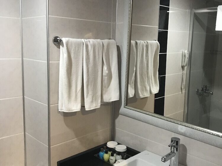 Семейный Номер, Throne Beach Resort & Spa