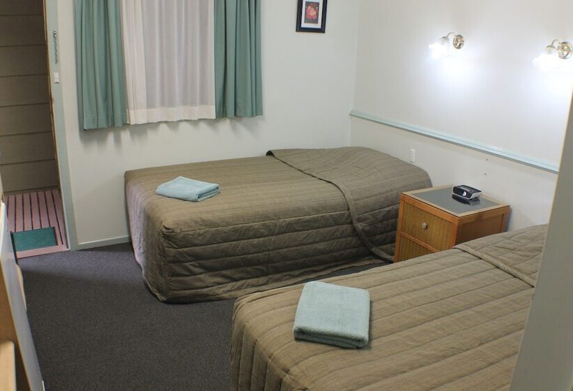 Номер Стандарт, Lake Forbes Motel
