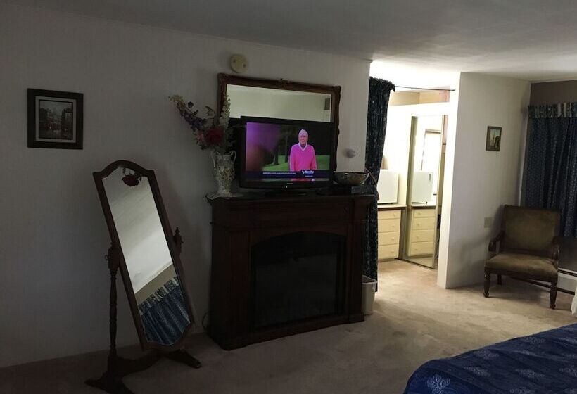 Номер Deluxe, Weathervane Motel