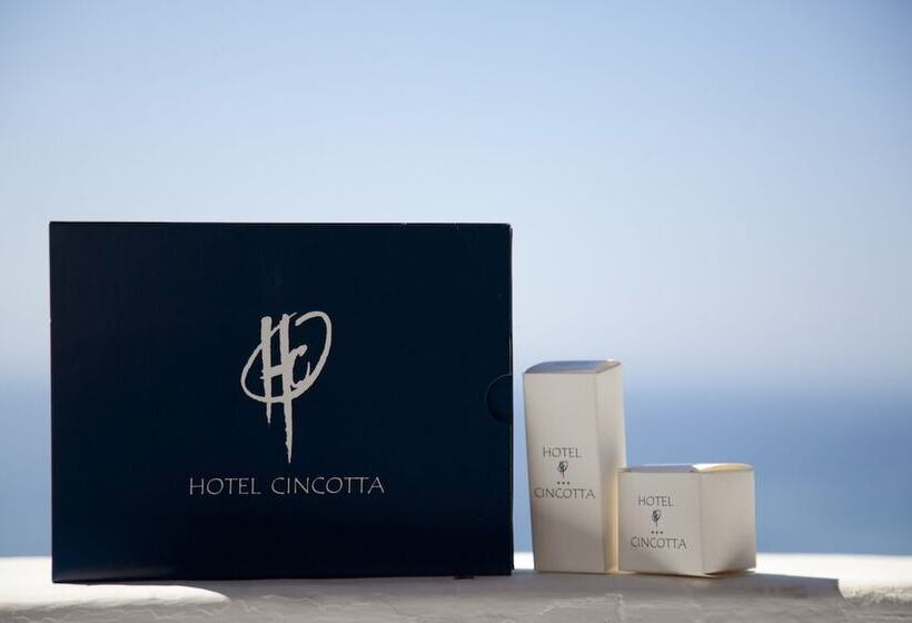 オーシャンビューのスーペリアトリプルルーム, Cincotta
