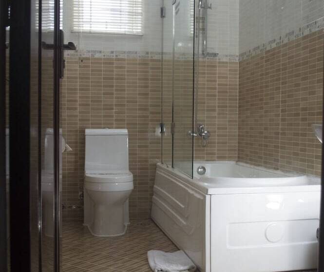 اتاق اجرایی, Grandbee Suites