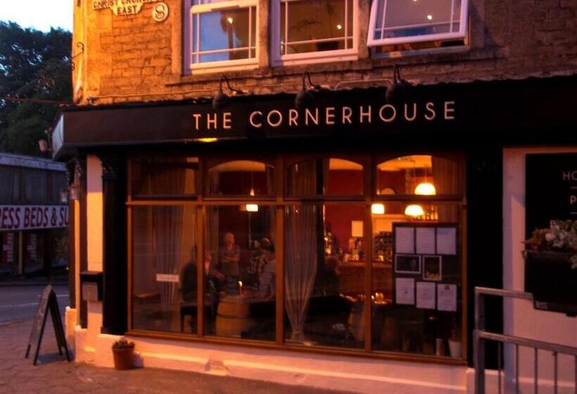 수피리어 룸, The Corner House