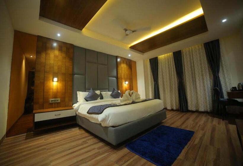 Люкс Deluxe Кровать Кинг, Sree Fortune Grand, Tadepalli