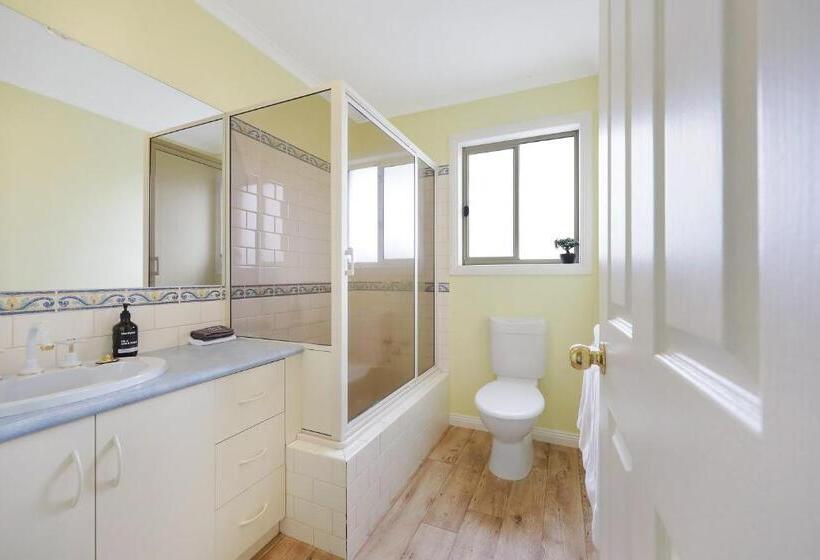패밀리 룸, Hamilton Townhouse Motel