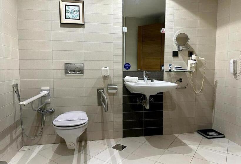 Полулюкс, Golden Tulip Hotel Buraidah Al Qassim