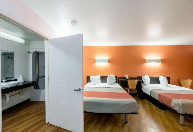 Трехместный Номер Комфорт, Motel 6 Seguin Tx
