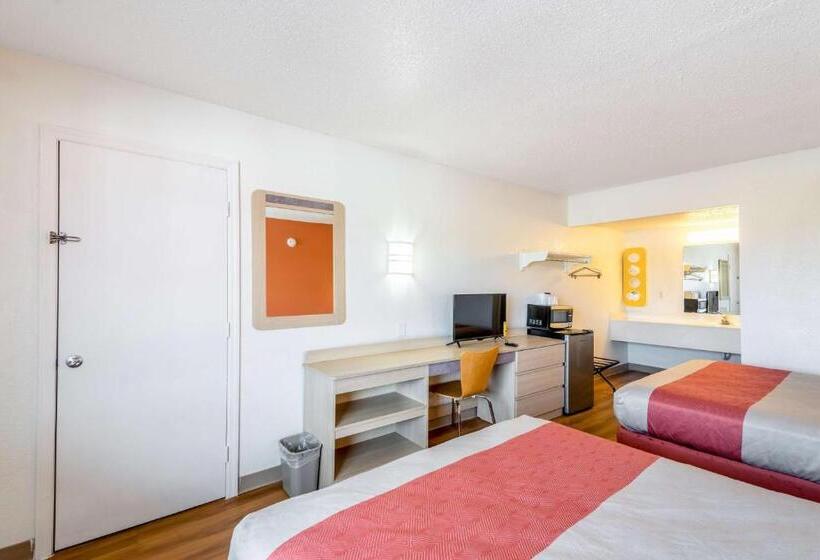 장애인을 위한 스탠다드 룸, Motel 6 Anniston, Al