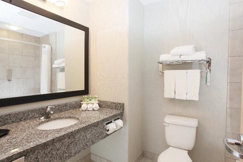 Номер Стандарт, Holiday Inn Express Fort St John, An Ihg