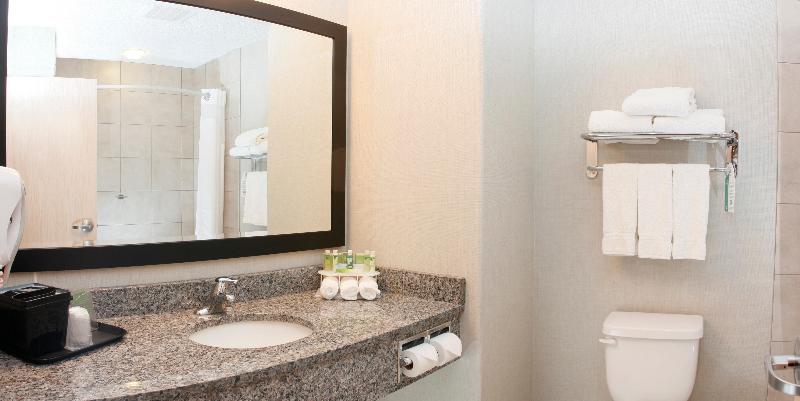 Люкс Кровать Кинг, Holiday Inn Express Fort St John, An Ihg