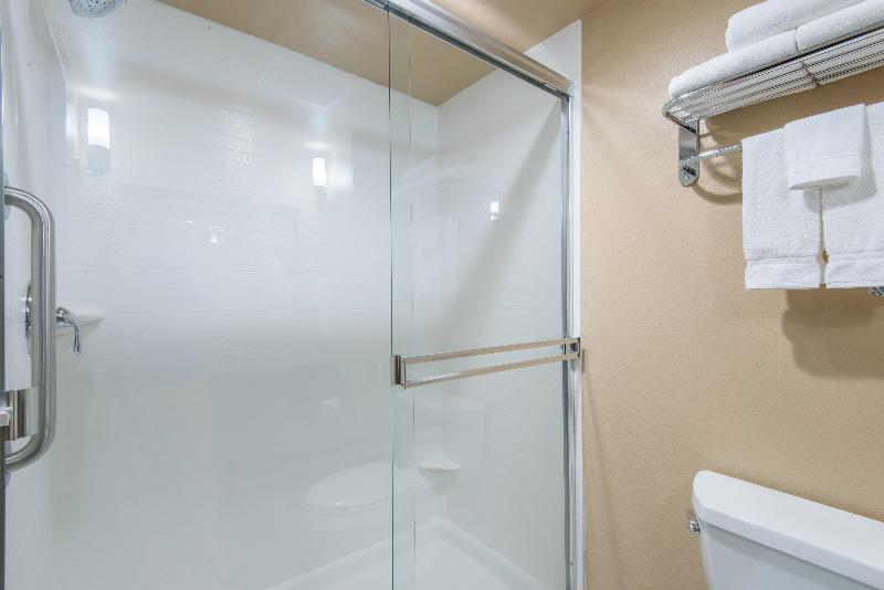 Quarto Executivo Cama King, Holiday Inn Salina, An Ihg