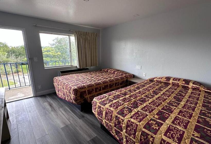 Номер Стандарт Адаптированный для Инвалидов, Xpress Inn & Extended Stays