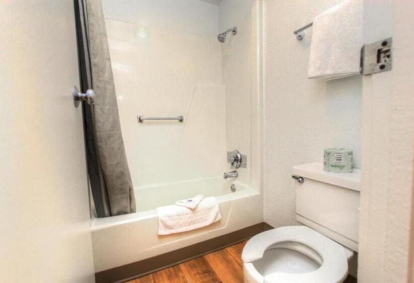 غرفة قياسية سرير كينج, Howard Johnson By Wyndham Harrisonburg