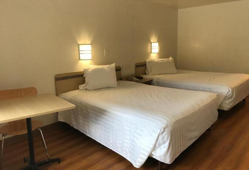 장애인을 위한 스탠다드 룸, Travelodge By Wyndham Fayetteville