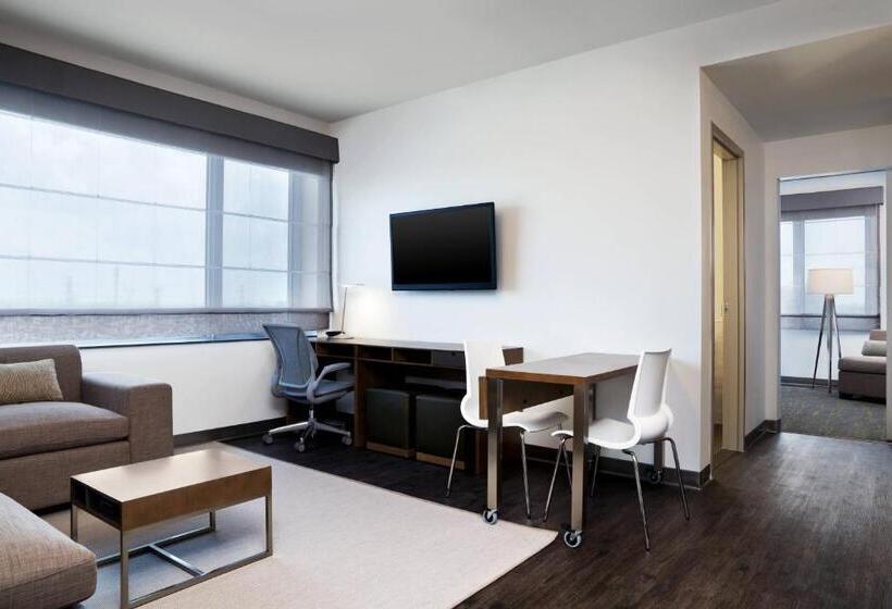 Business Suite Kingsize Bett, Element Vaughan Southwest
