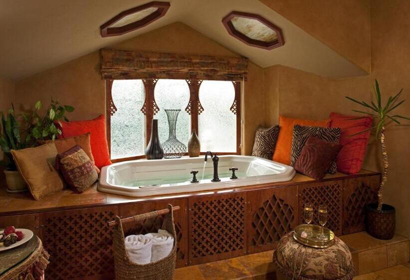 Suite with lake view, Old Rittenhouse Inn