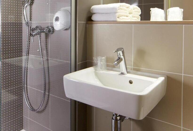 Четырехместный Номер Стандарт, B&b Hotel Lyon Aéroport Saint Quentin Fallavier