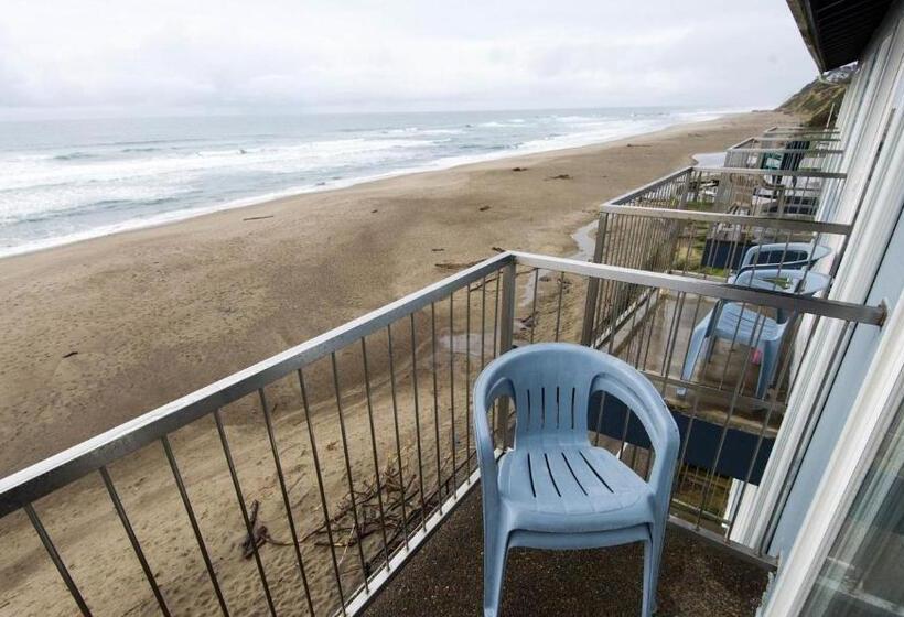 Номер Стандарт с Балконом, Sandcastle Beachfront
