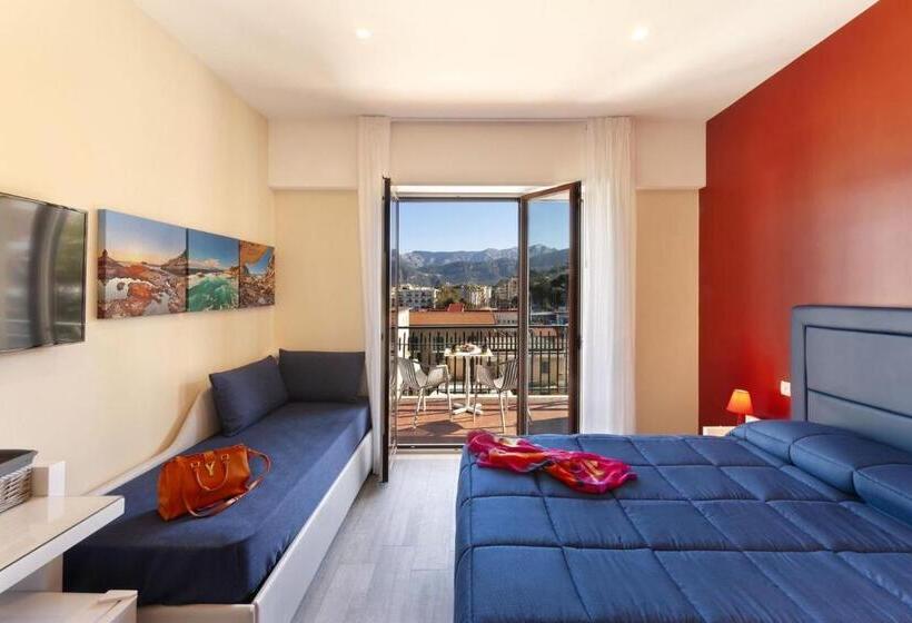 اتاق لوکس با بالکن, Parco Tasso Guest House