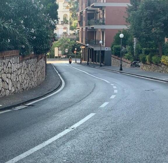 اتاق لوکس با بالکن, Parco Tasso Guest House