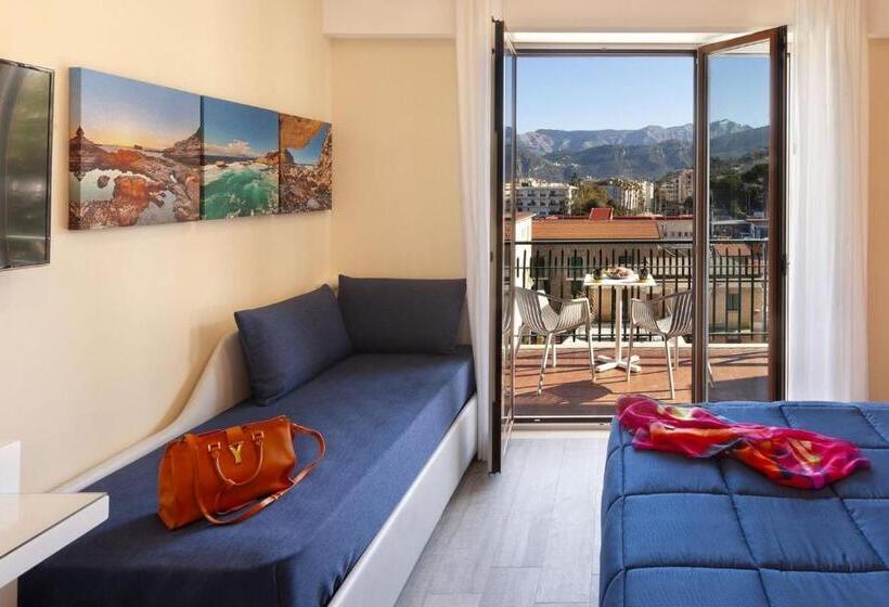 اتاق لوکس با بالکن, Parco Tasso Guest House