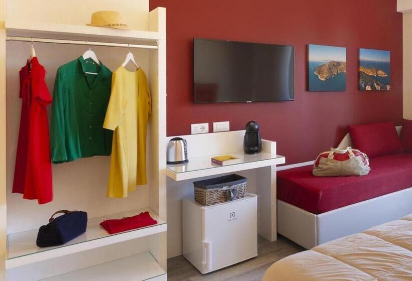 اتاق لوکس با بالکن, Parco Tasso Guest House