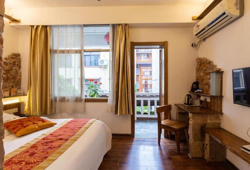 Номер Стандарт с Балконом, Destination Youth Hostel